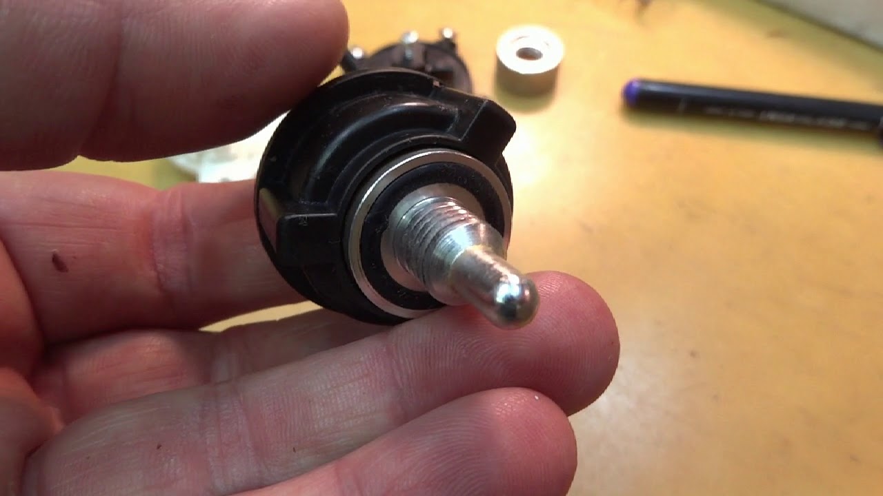 Мультиварка Moulinex. Верхний датчик температуры. Как проверить? Как устроены механизмы в крышке.