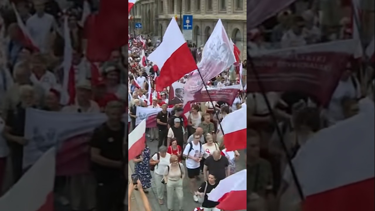 Marsz Powstania Warszawskiego   Przejście ponad 100 tysięcy uczestnik&oacute;w ulicami Warszawy