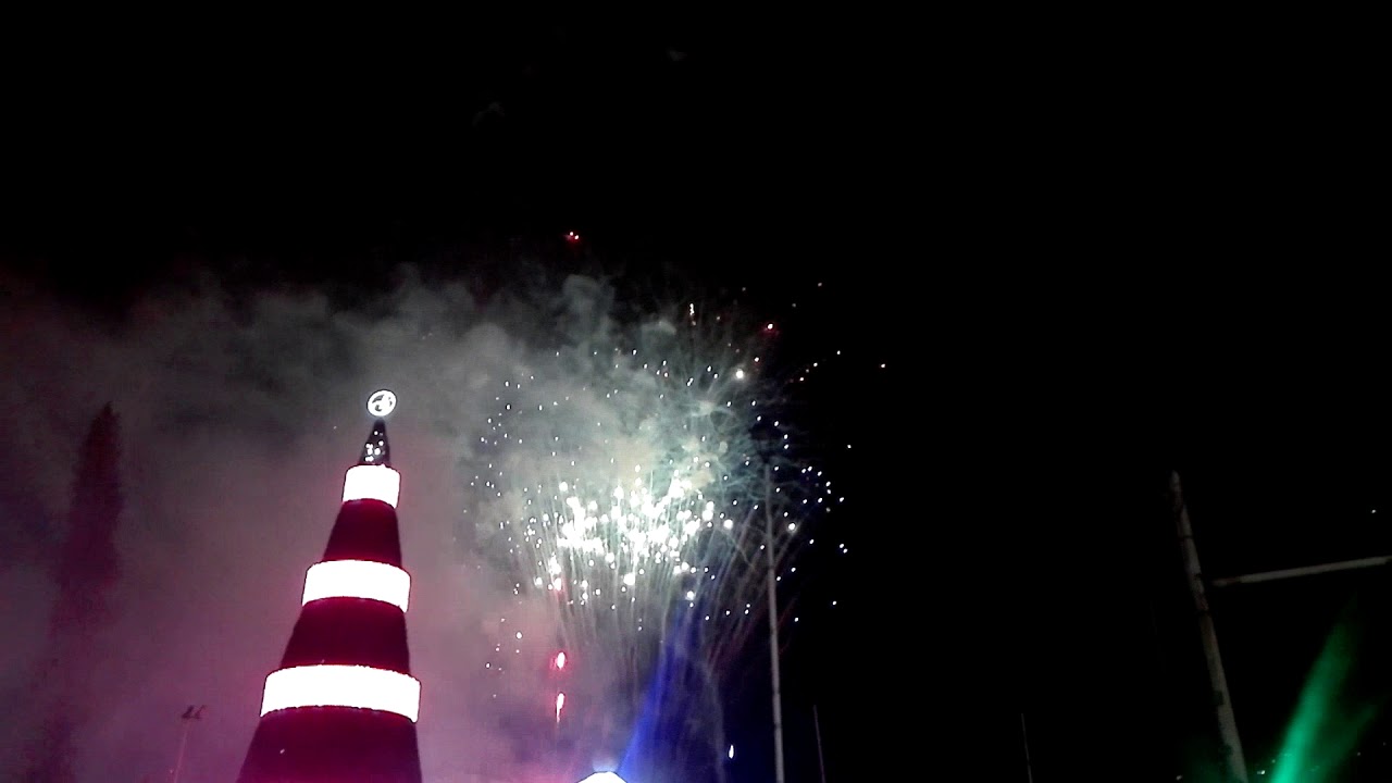 El arbol navideño mas grande de El Salvador y show de luces