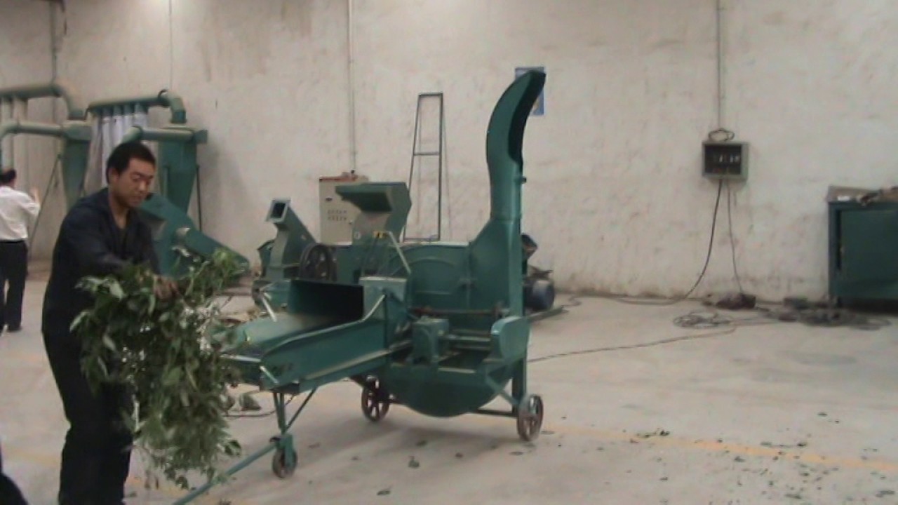 Tree branch leaves crushing machine