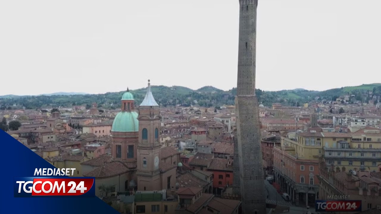 Bologna, la Torre Garisenda &egrave; tornata a muoversi