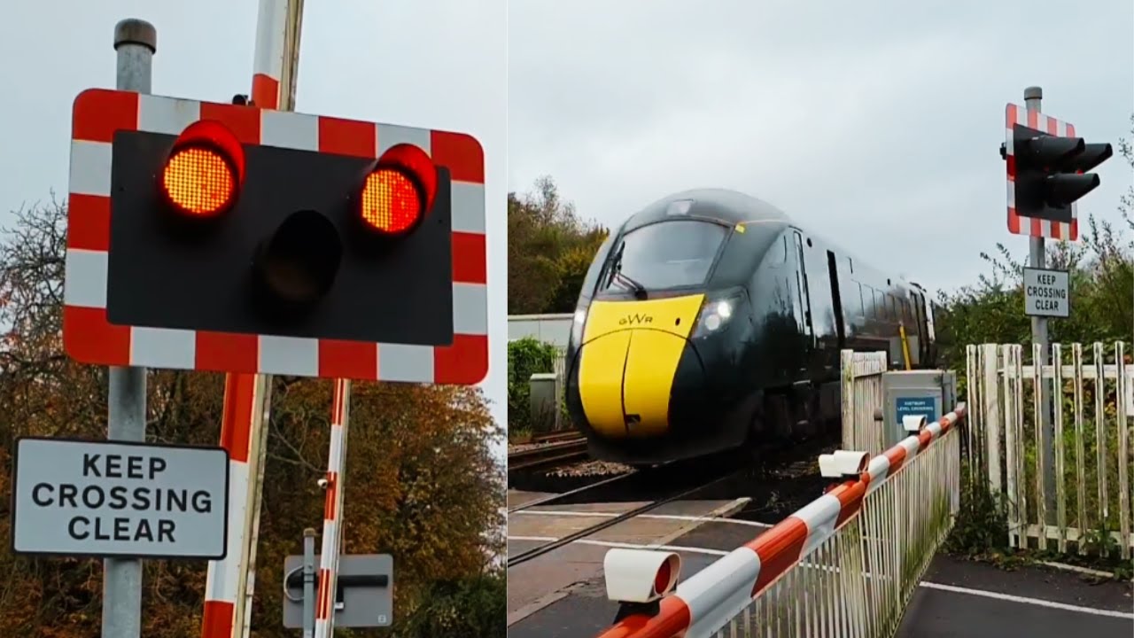 Kintbury Level Crossing, Berkshire