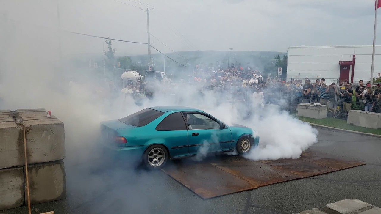 Beaucefest 2017 Burnout Honda Civic!! Insane!