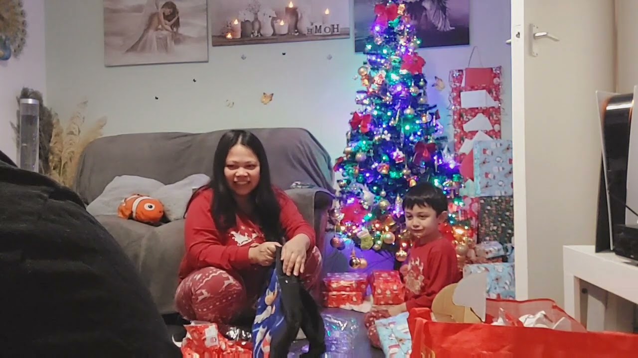 UNWRAPPING  CHRISTMAS GIFTS 2024 PART 1 FILIPINA BRITISH LIFE IN UNITED KINGDOM 🇬🇧