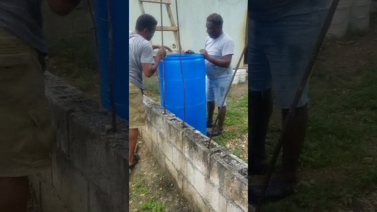 Шону больше не нужно носить воду с другой стороны дороги. Сегодня он получил полный бак воды.