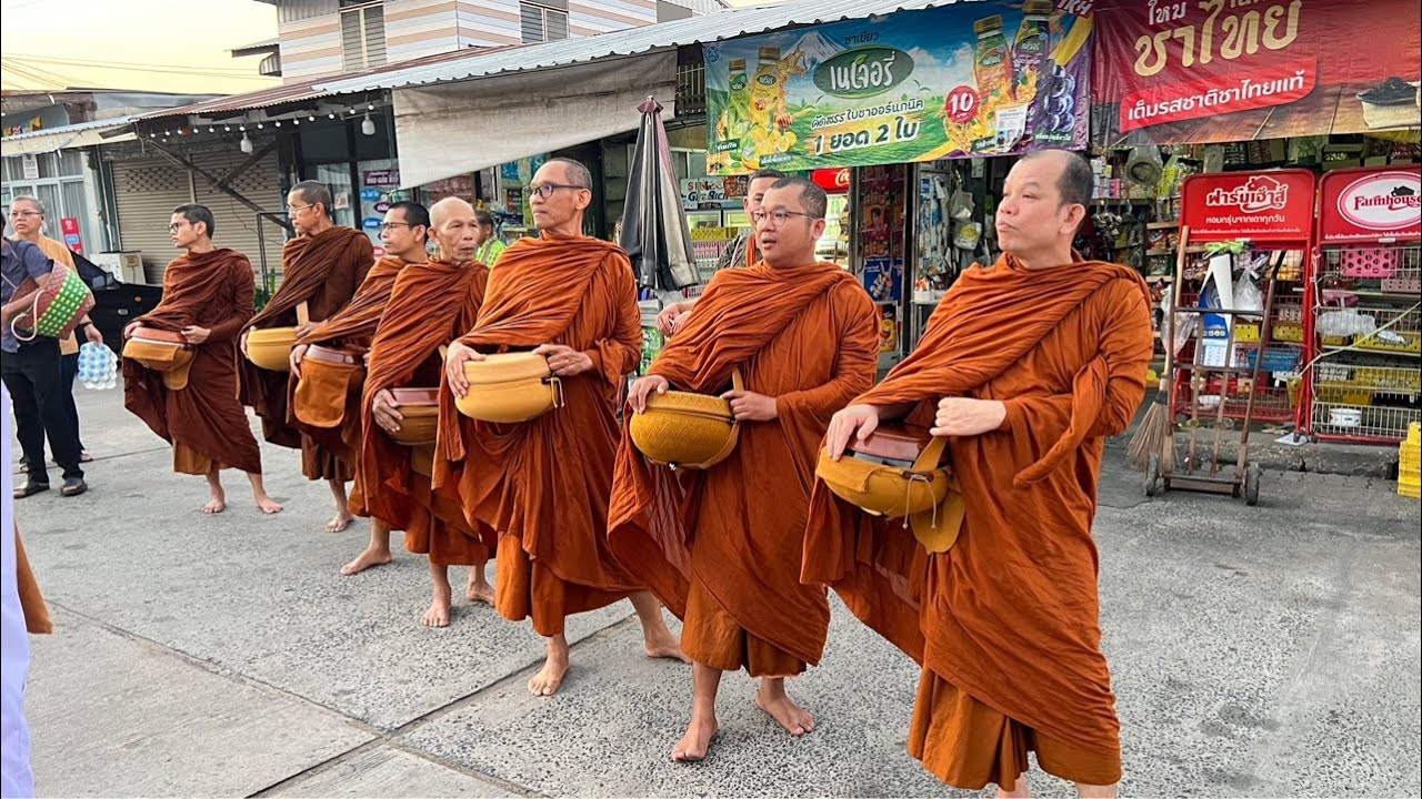 บิณฑบาตรเช้า ณ ตลาดช่องเม็ก 13/3/69 #พุทธอุทยานที่พักสงฆ์วัดป่าบ่อน้ำพระอินทร์