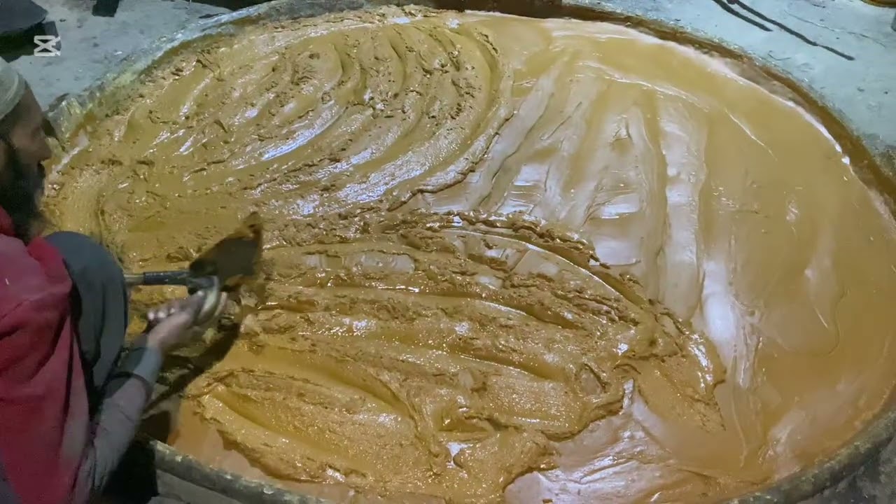 Fresh jaggery (Gur) making|Traditional Method|Pakistani Culture |Khyber Pukhtoon Khwa|The Crafts Man