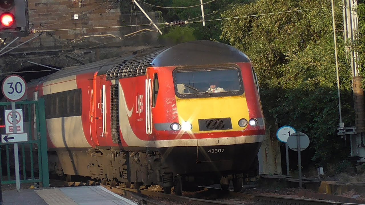 Trains at: Edinburgh Waverley - ECML - 25/8/18