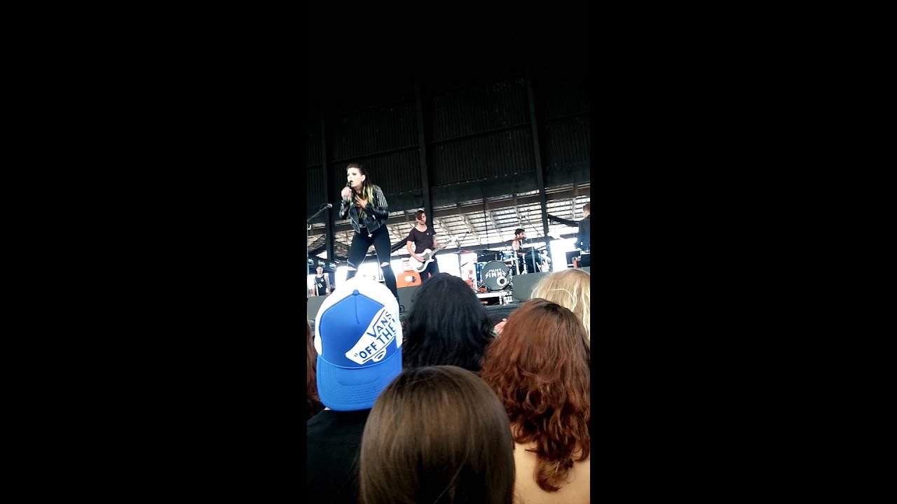 Juliet Simms End of tha World Warped Tour 2015