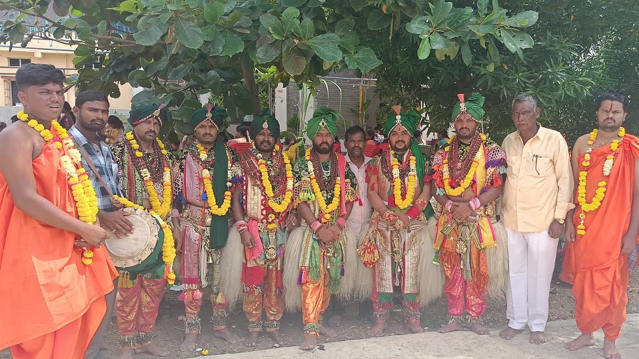 ಕಲಬುರಗಿಯಲ್ಲಿ ನಡೆದ ಗ್ರಹ ಪ್ರವೇಶ ಕಾರ್ಯಕ್ರಮದಲ್ಲಿ ಶ್ರೀ ವೀರಭದ್ರೇಶ್ವರ ಪುರವಂತಿಕೆ ಸೇವಾ 🙏