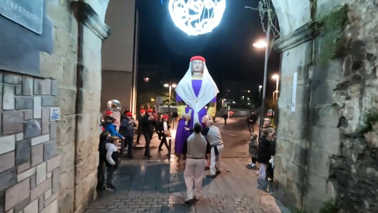 Arrasateko Erraldoiak - Kalejira (Santamasak 2024)
