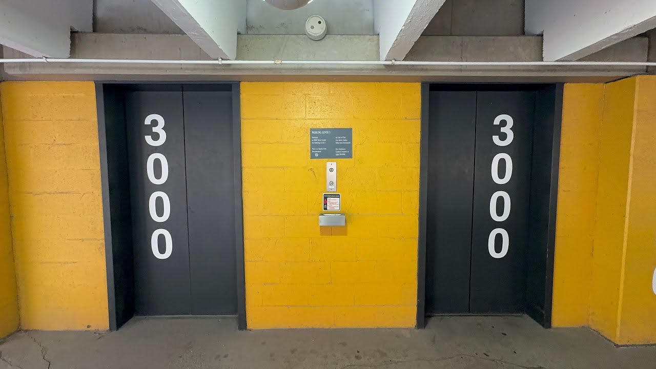 Southfield, MI: Westinghouse Hydraulic elevator at 3000 parking garage