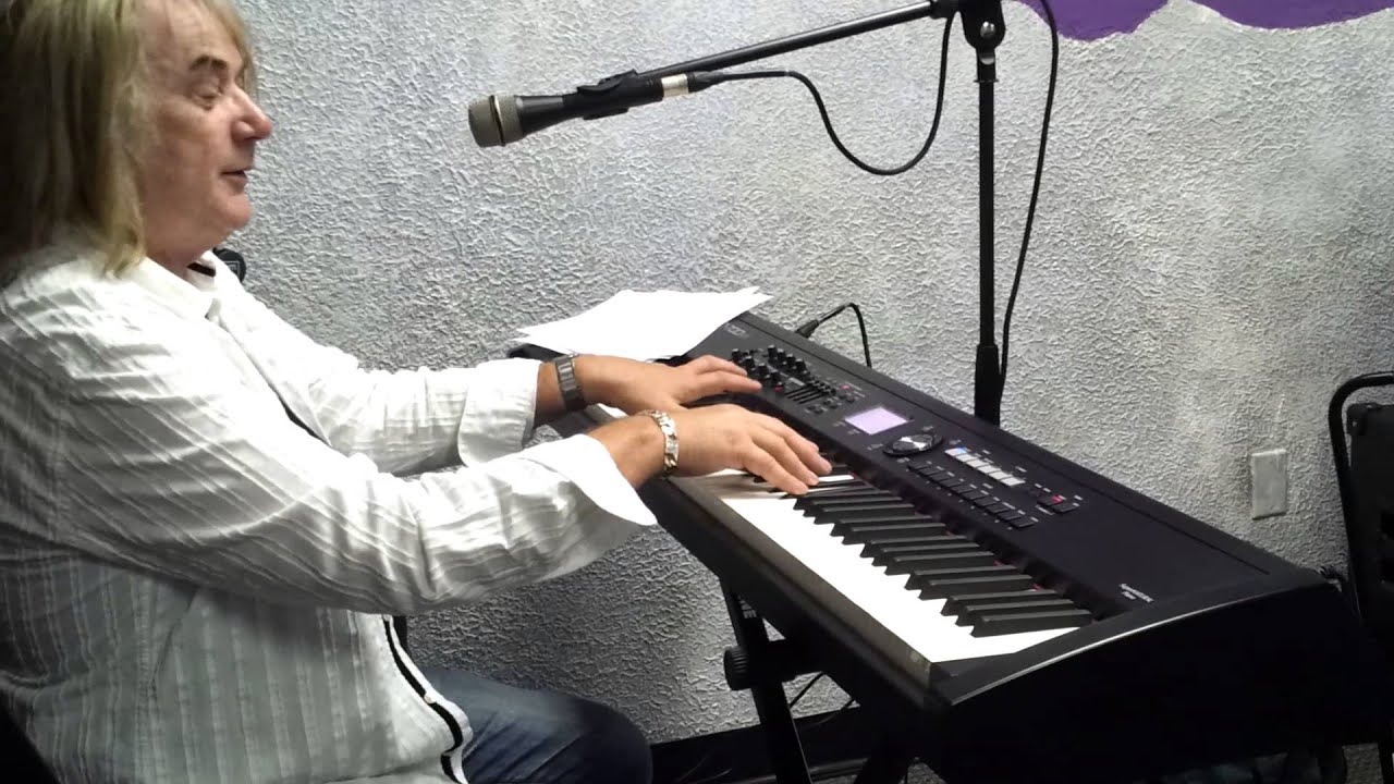 Geoff Downes of Asia teaching us Heat of Moment