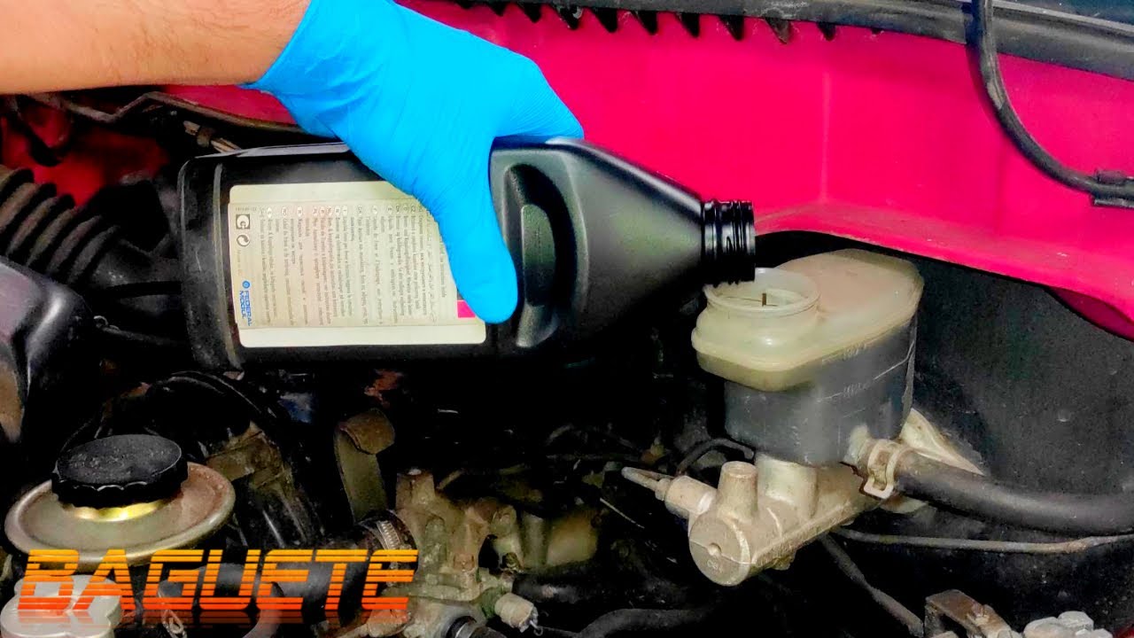 COMO TROCAR o ÓLEO dos TRAVÕES (com máquina ou manual) | Baguete Garage