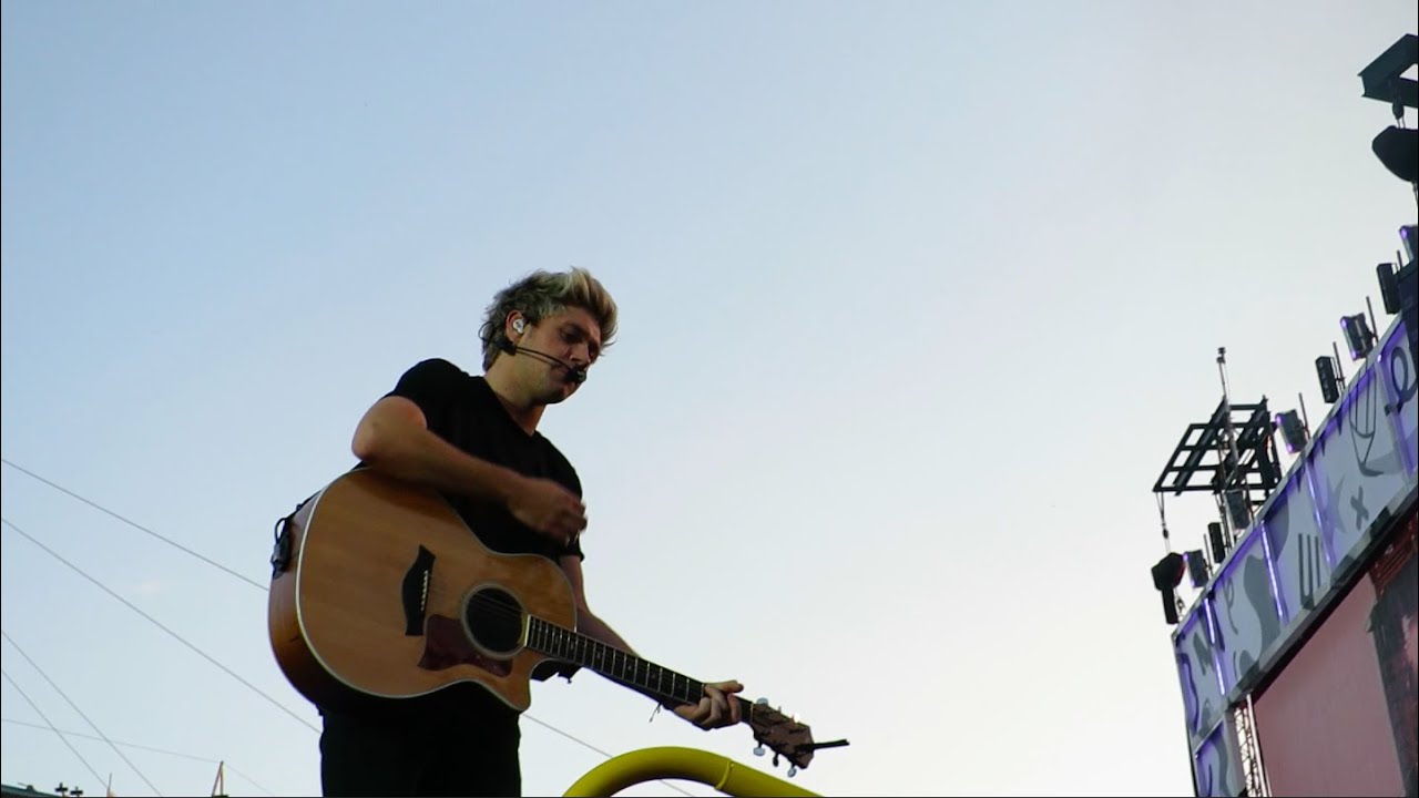 One Direction - Don't Forget Where You Belong FRONT ROW (Gothenburg 23/6)