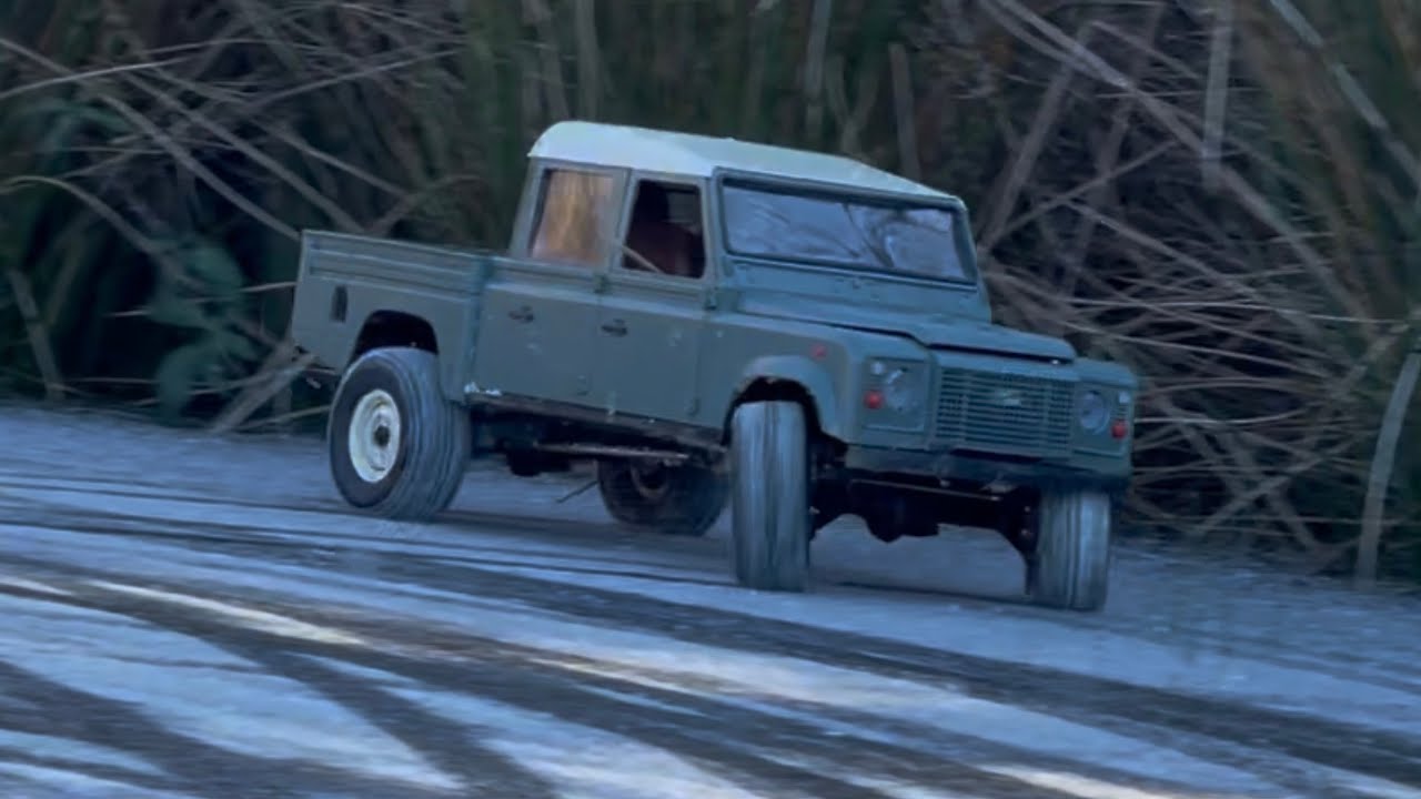 Rc Land Rover Defender 130 Ice Drifting! (RGT LC79 Commander EX86160)