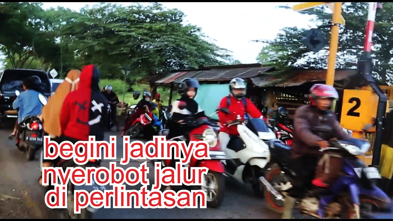 Jalan dua arah.!! Blambangan Ekspres melintas pemotor dan pengendara lainnya penuhin jalan