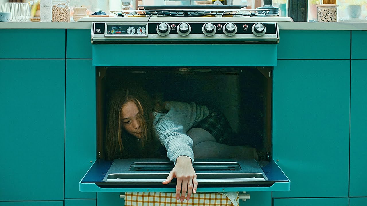 Люди выживают в УМНОМ ДОМЕ, как в ТЮРЬМЕ, которым управляет РОБОТ-УБИЙЦА [пересказ]
