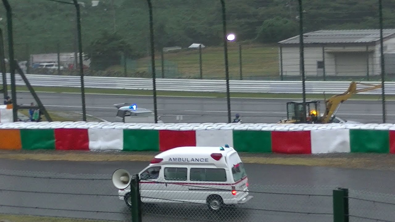 【事件・事故】鈴鹿サーキット　エイドリアン・スーティルの事故処理中の重機にジュール・ビアンキがつっこんだ10秒後から。　裏から