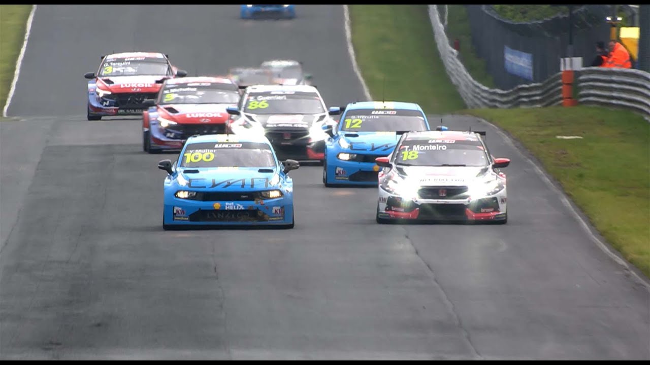 Crashes, weights and podiums in N&uuml;rburgring WTCR premiere