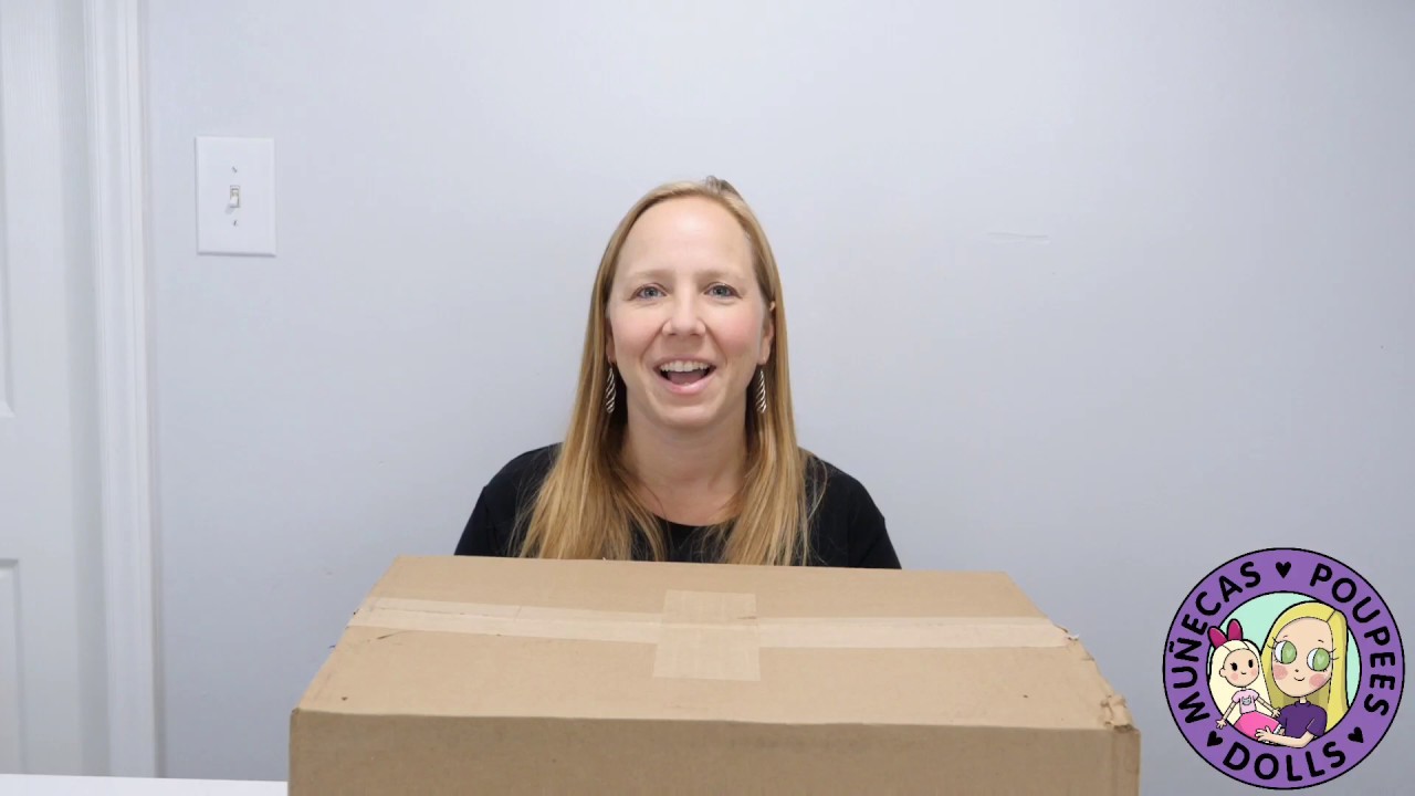 Unboxing Ruby Red Fashion Friends Hanna Jointed Vinyl Doll
