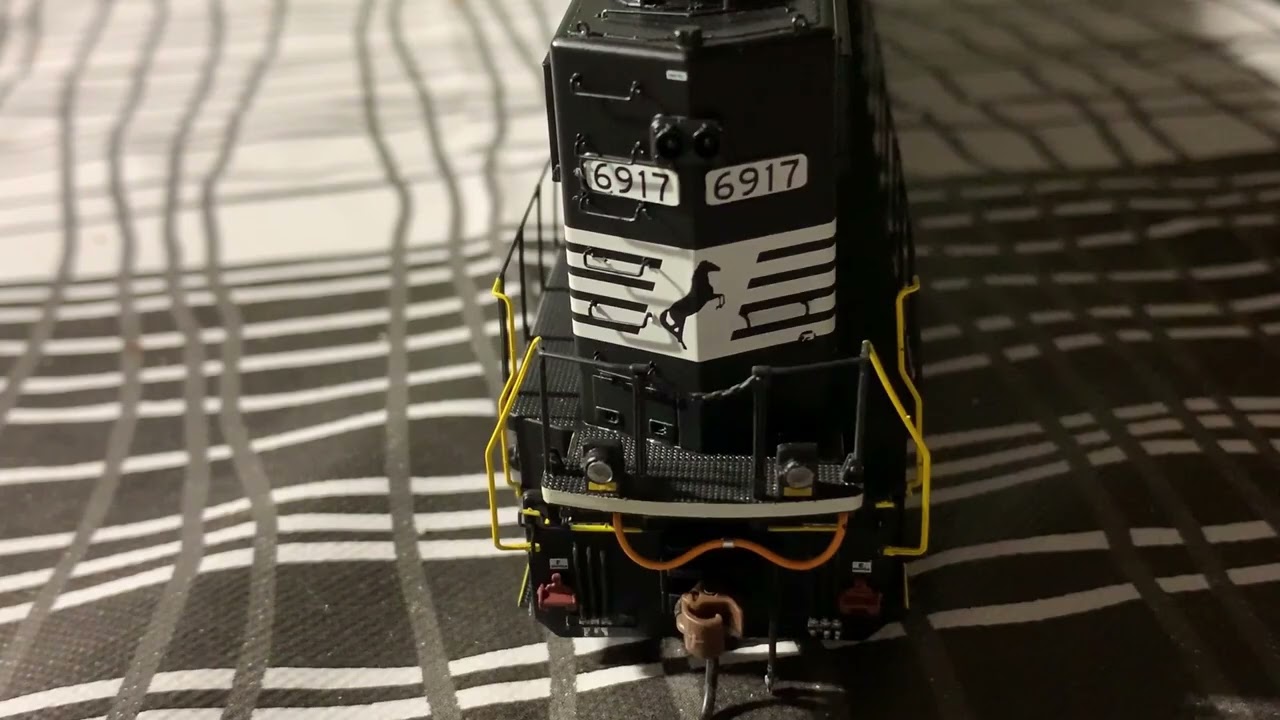 Athearn HO Scale NS SD60E Unboxing