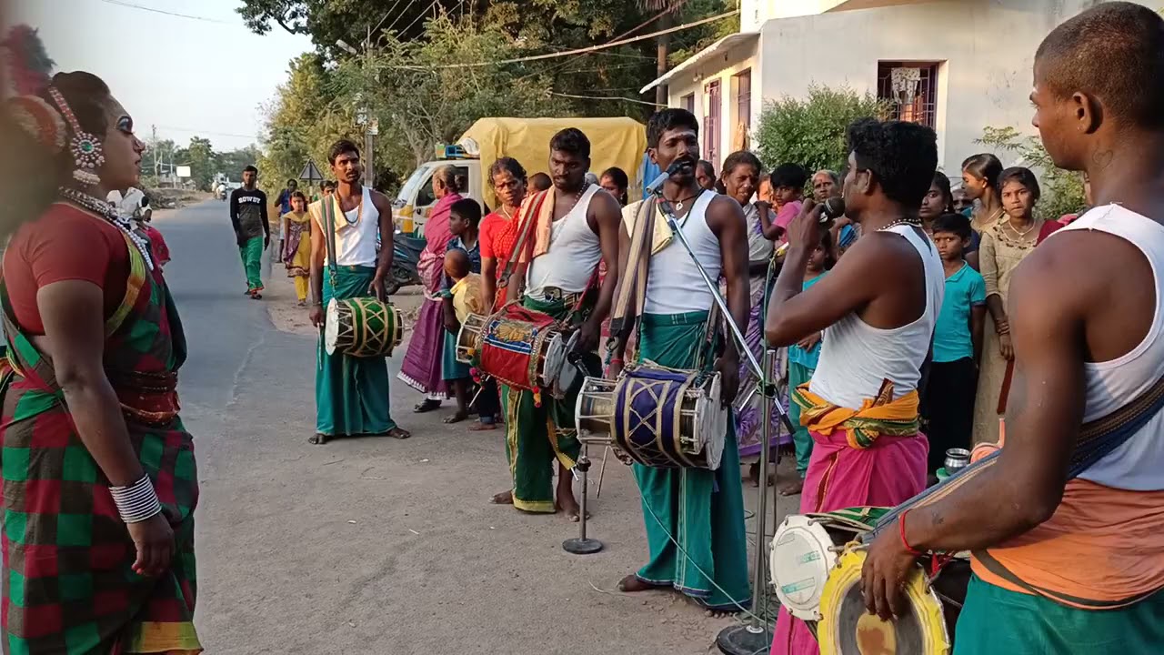 அம்மன் மாய குறத்தியாய்  குறிசொல்லி வரும் அங்காளி #pambaisenthil #poosaripattu #tamildevotionalsongs