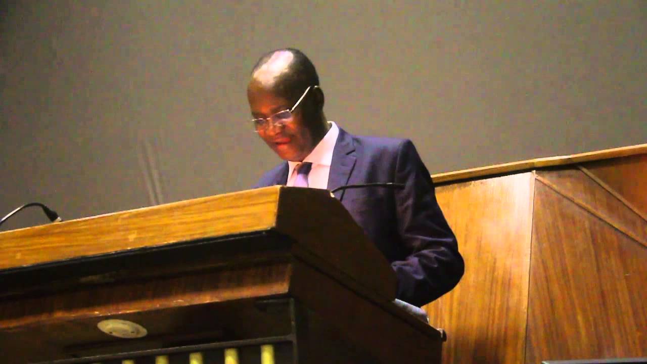 Proffessor Jonathan Moyo addressing students at Staff University