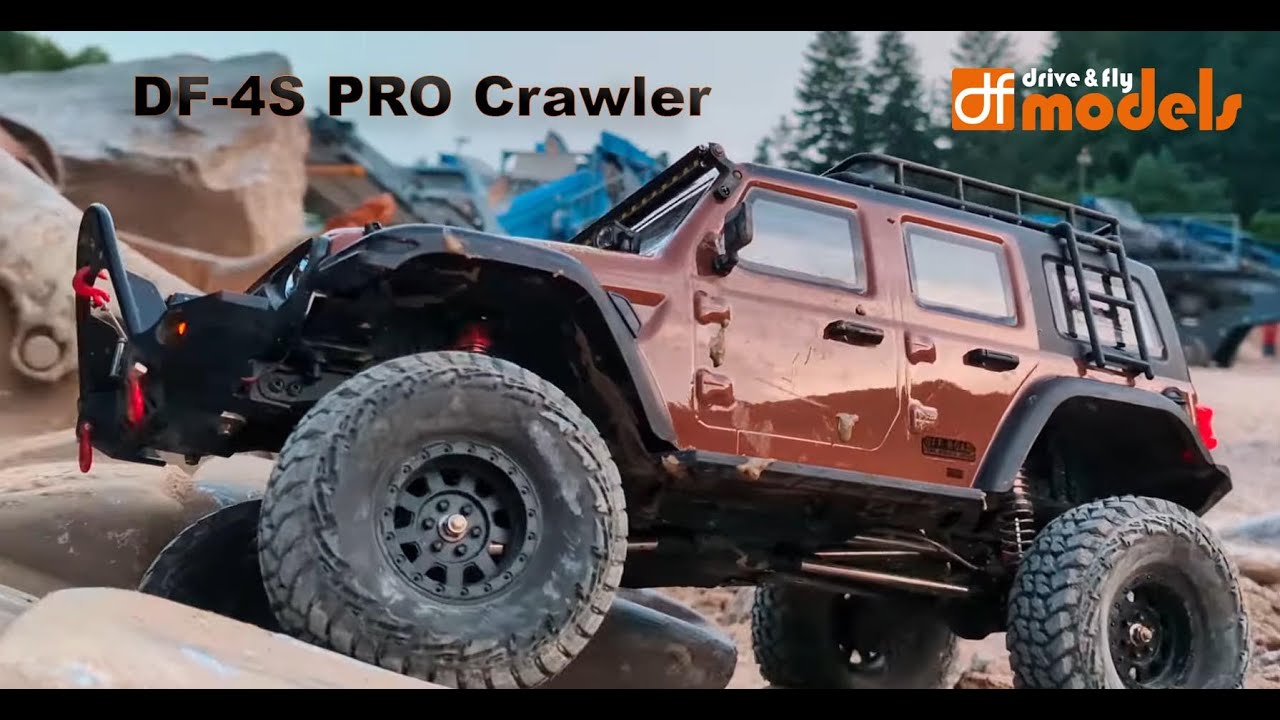 DF Models DF-4S PRO 313 mm Scale Crawler in Action