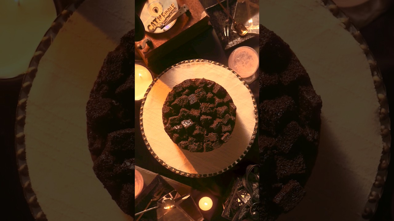 Unboxing Devil's Chocolate (Naughty & Nice) Cheesecake. Make sure to watch it with sound!