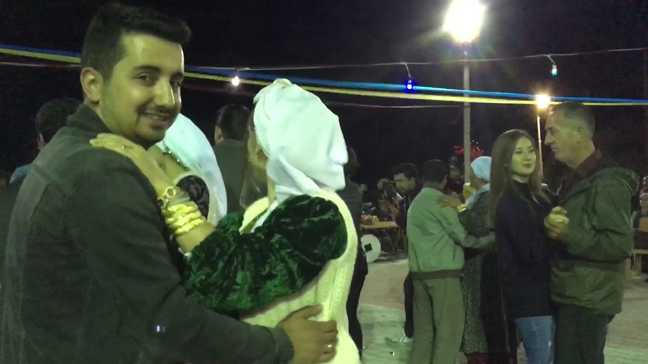 Koray&Belgin d&uuml;ğ&uuml;n&uuml; kına gecesi dansı