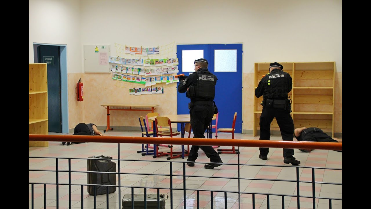 Cvičení městské policie na ZŠ Strž