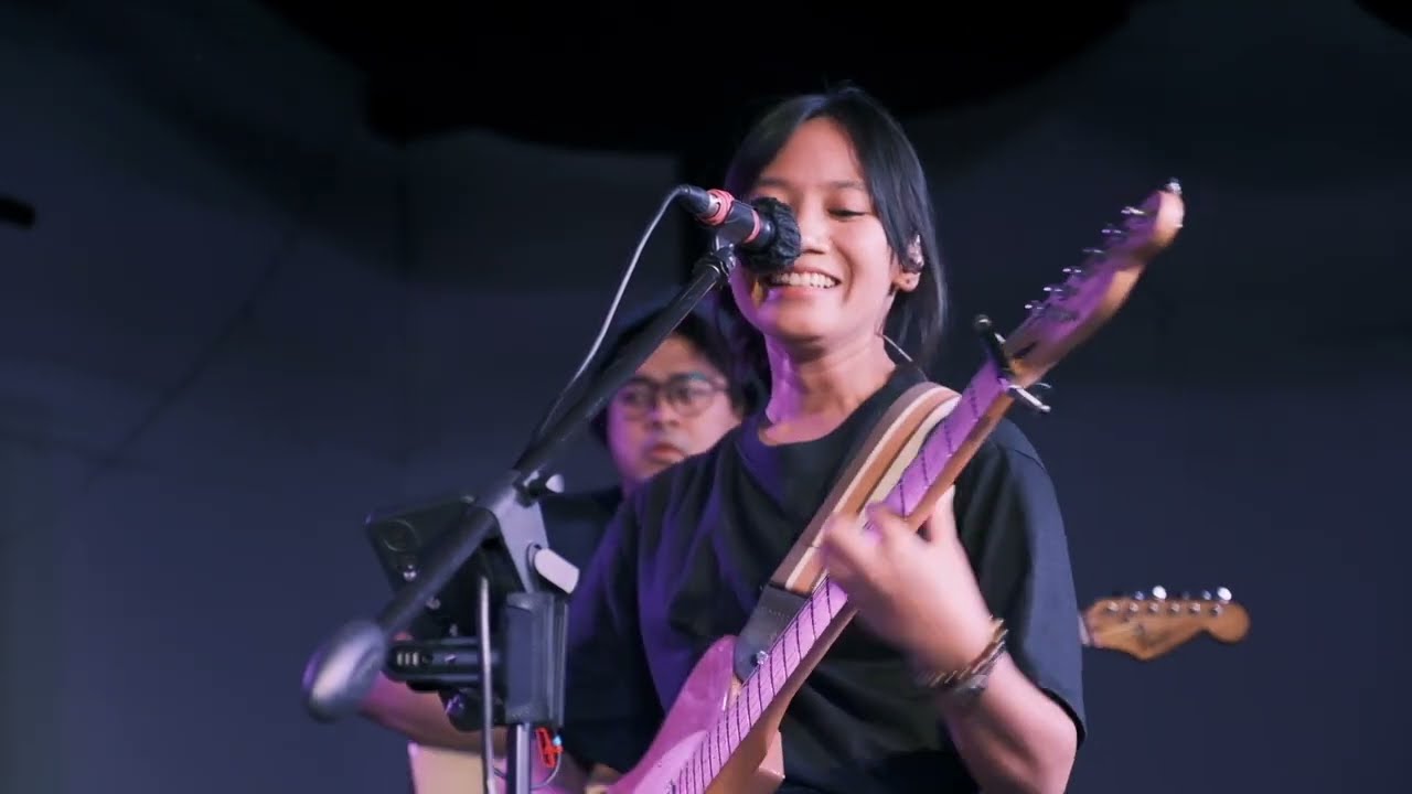 Megumi Acorda at Meaningful Stone Live in Manila