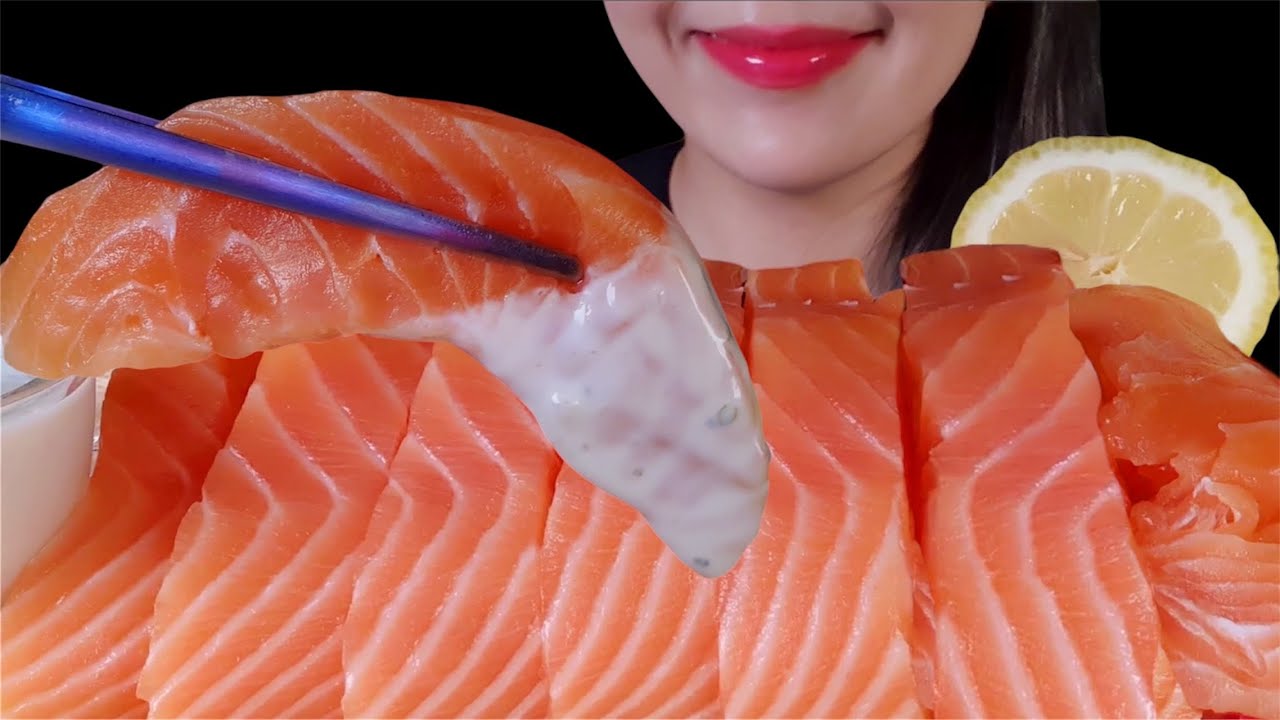 Лосось АСМРМукбанг 🐟 сашими из лосося звуки еды приятные звуки жевания морепродуктов кулинарное шоу
