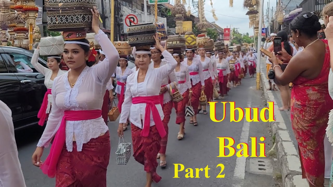 Prosesi Upacara Adat di Ubud, Bali.