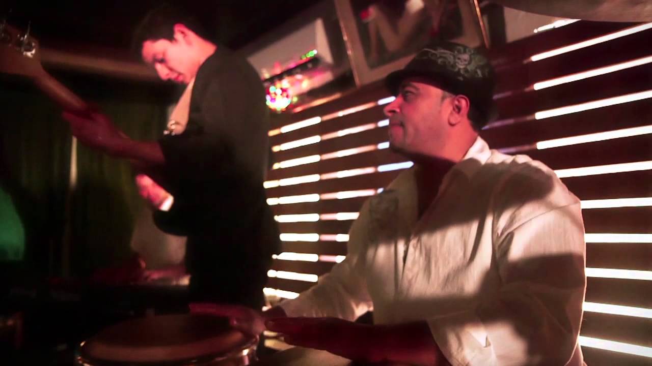 La Mecánica Popular - La Paz Del Freak (Official Music Video)