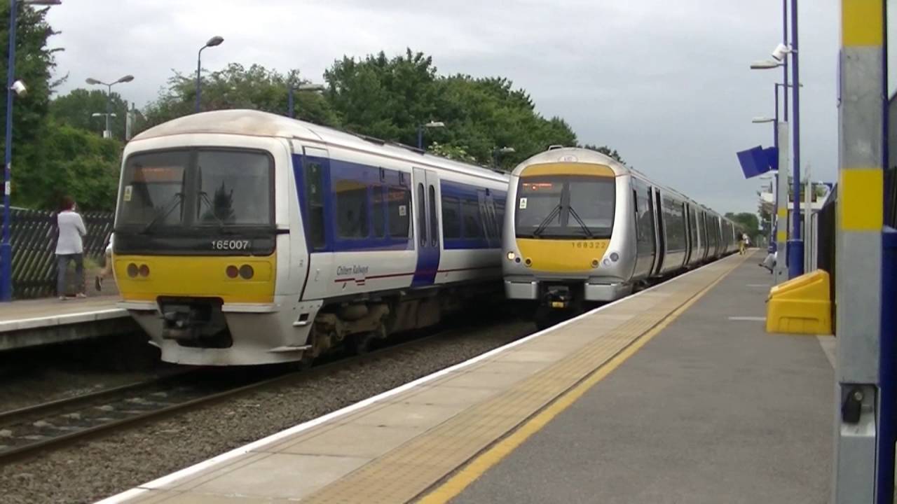 Trains at Haddenham & Thame Parkway 11/06/16