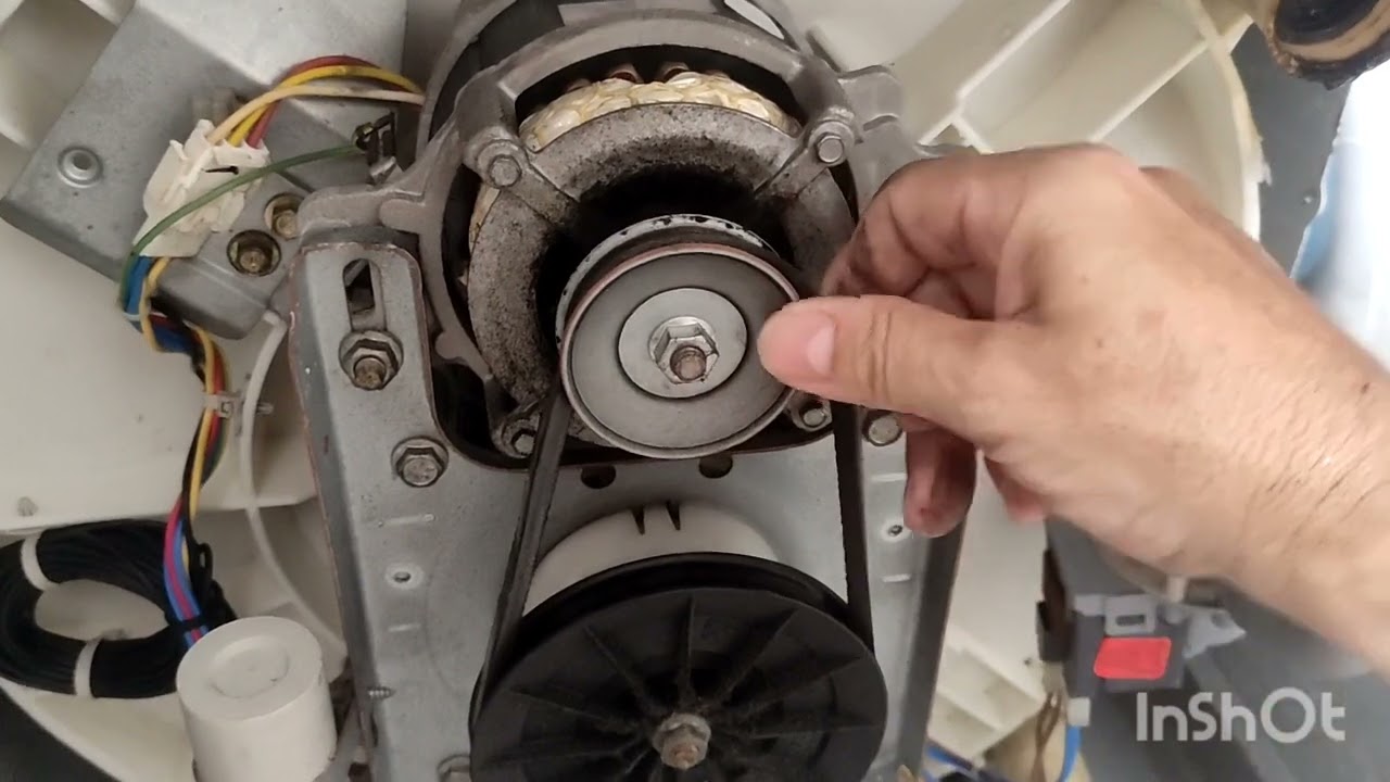 Máquina de Lavar Brastemp com centrifugação fraca, roupa sai molhada, resolvido com detalhes.
