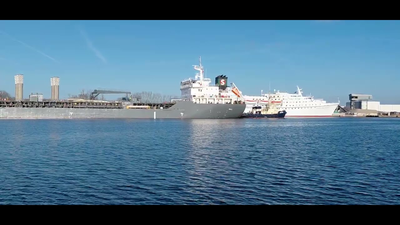 Tanker Erika Schulte  & Sleepboot Svitzer Arion