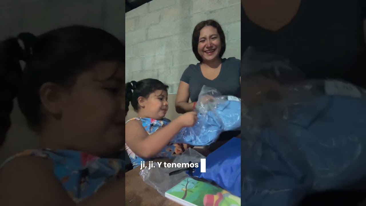 ABRIENDO PAQUETE ESCOLAR CON MI SOBRINA 😊❤️
