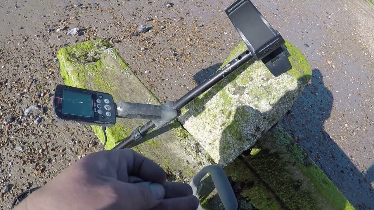 Minelab Equinox 600 Two Hours on the rock pools and wet sand coin hunting...Short low tide hunt