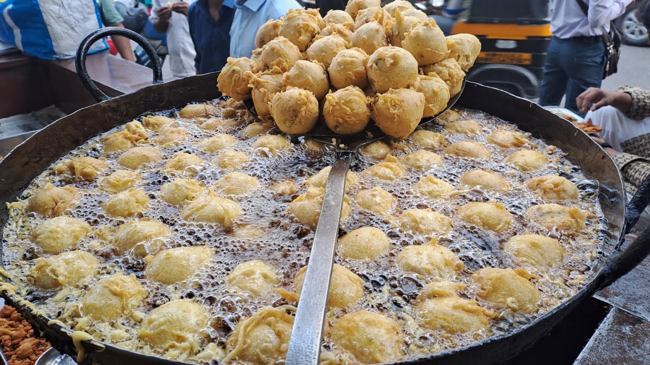 Very Popular Vadapav of Mumbai | Kalpana Aunty 😍