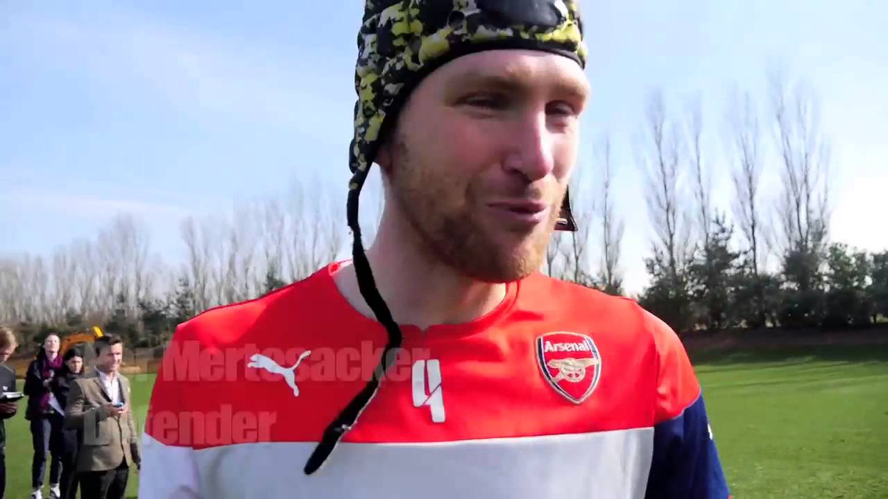 Saracens take on Arsenal
