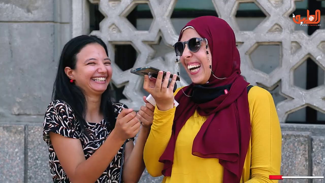 اتصلي بأمك قوللها صاحبتي كانت جيبالي حشيش لشعري اتقبض عليا وراحة القسم