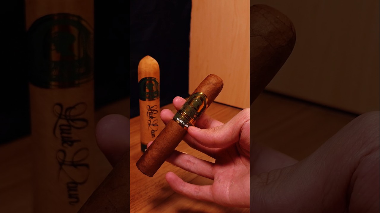 Unboxing Cigar, Cerutu Lauk Daun. CERUTU INDONESIA #indonesia #cerutu #cigarsdaily #cuba #rokok