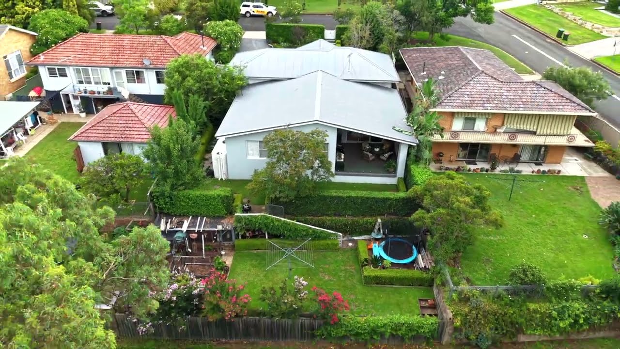 4 Caley Crescent, Lapstone