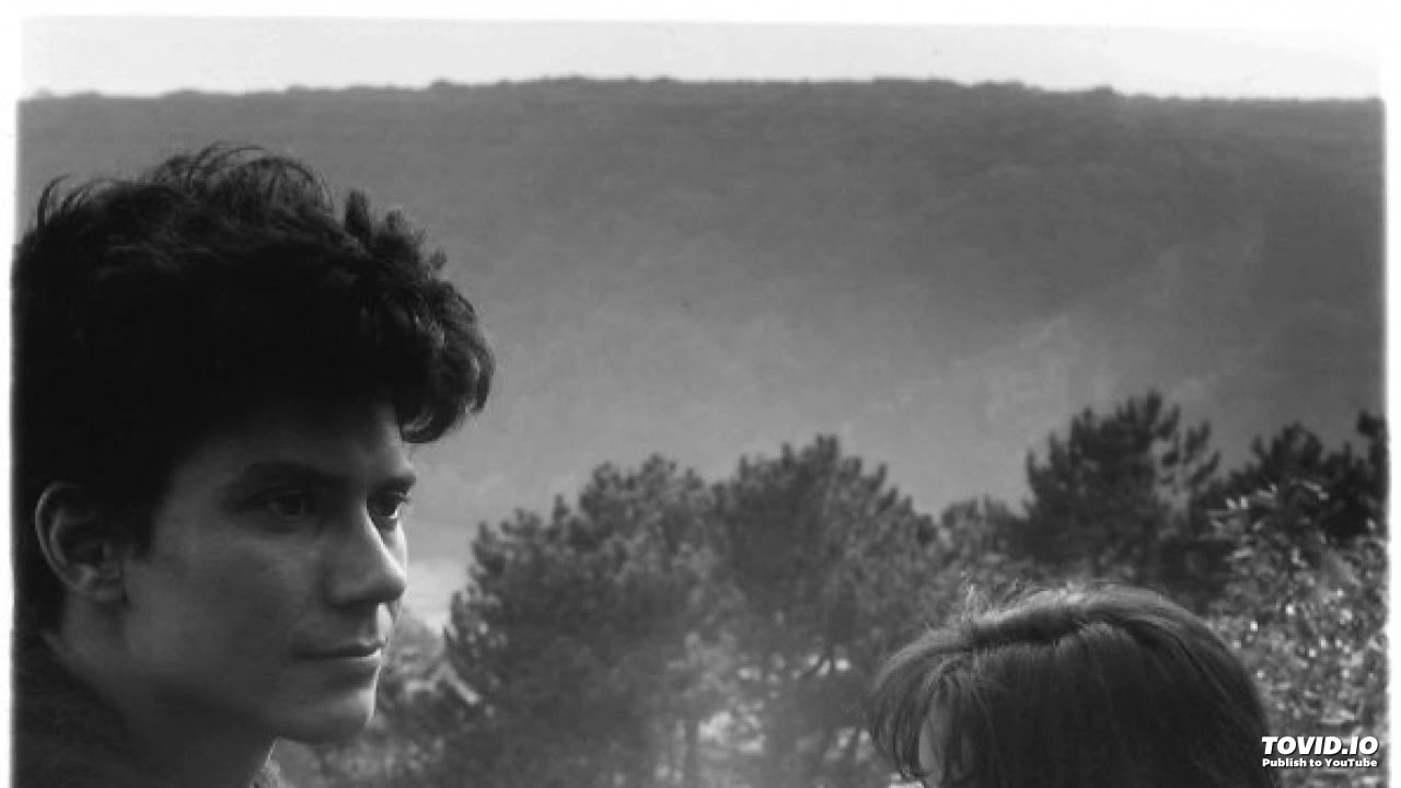Flying Saucer Attack   5  She moves through the fair (Koln, 1995)