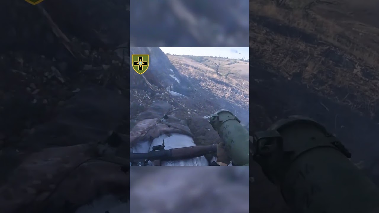 Russian soldiers run for their lives as heroic Ukraine troops attack with machine guns