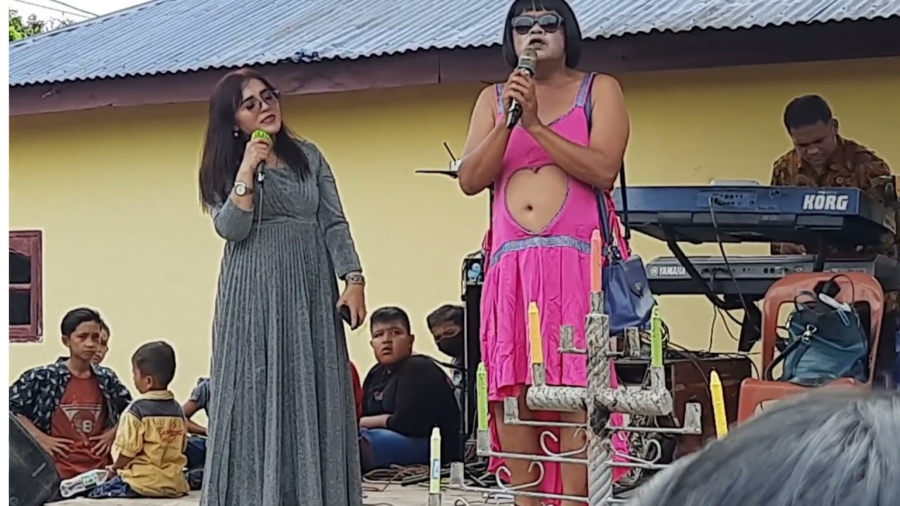 Lawak batak acara Natal Resot HKI Bandar buttu pardagangan Mery sinaga dan July Manurung