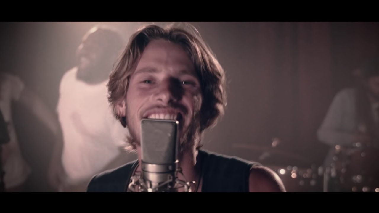 Na&acirc;man - I'm Alright (Clip Officiel)